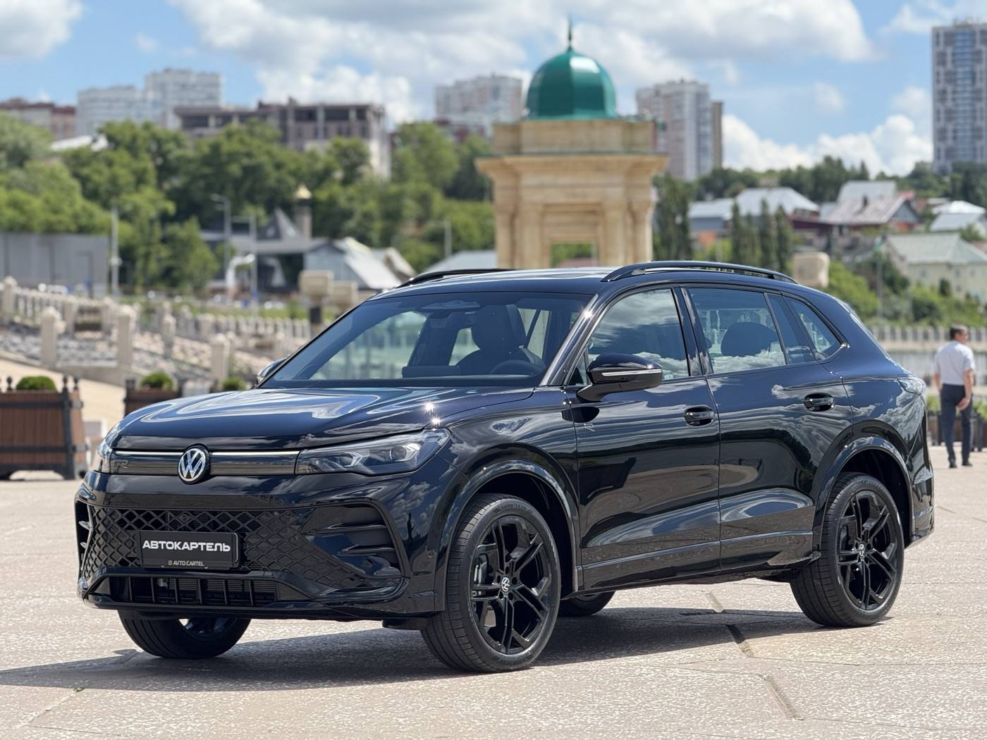 Бизнес и премиум: Volkswagen Tiguan L Pro 2.0T DSG