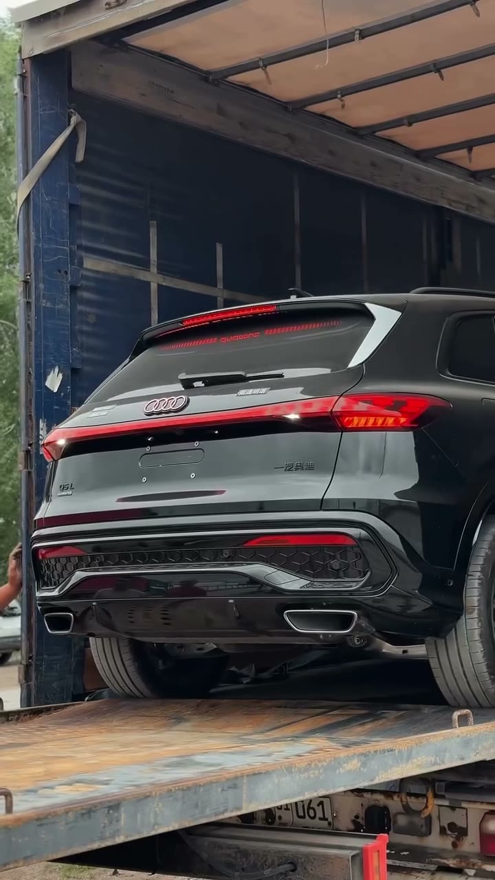 Выгрузка автомобиля с автовоза